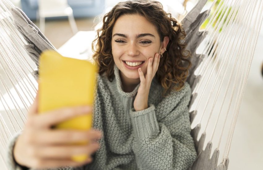 fille en appel vidéo